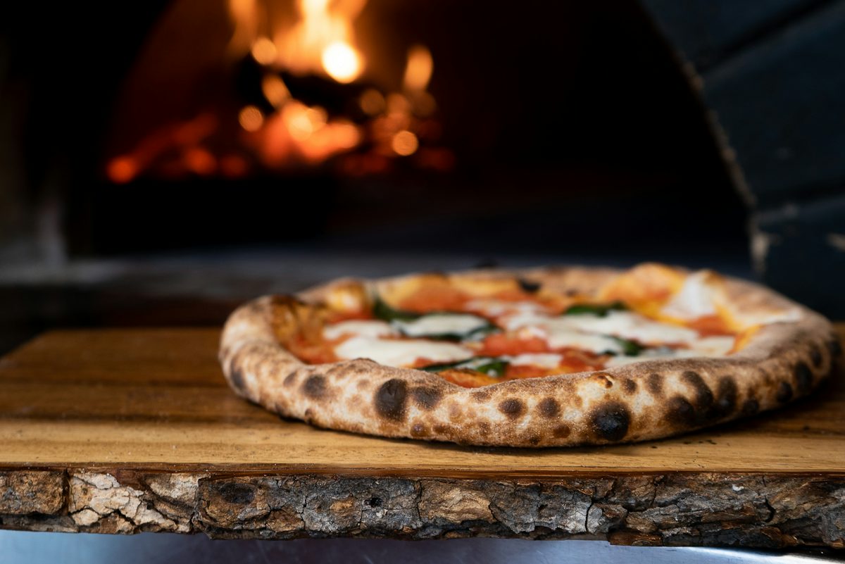 Lò nướng pizza bằng củi