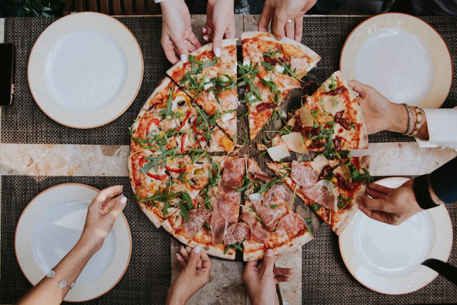 Phục vụ pizza